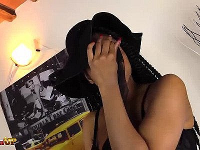 Ebony beauty in stockings masturbates till she drives you craz