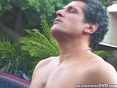 Hot babe gets a fuck in the garden