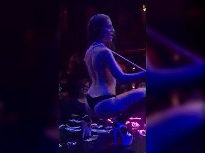 slut shows her skills at a stripclub