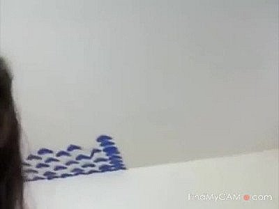 Sexy babe cl fingers her cunt in private show