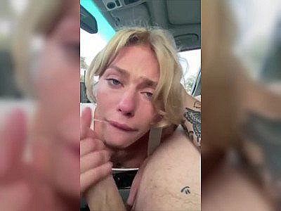 pretty blowjojob slurpie waiting in parking lot