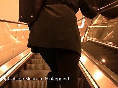 Momma and anal plug in public