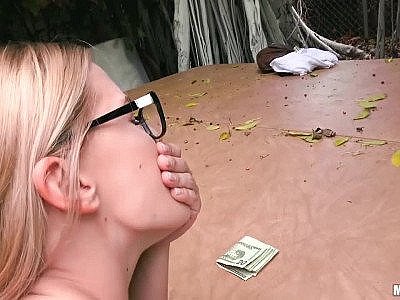 Smoking honey beauty Sloan Harper gets shagged outside HD