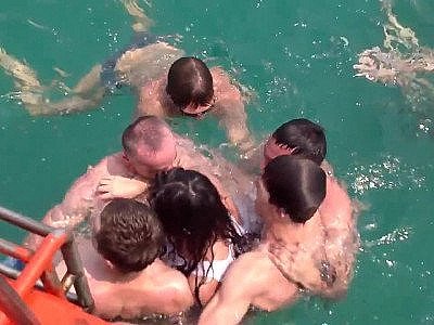 Russian teen screw in Thai sea