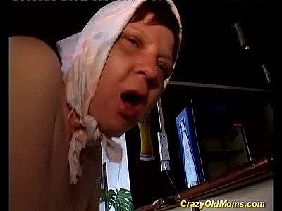 curvy mom loves extreme gagging