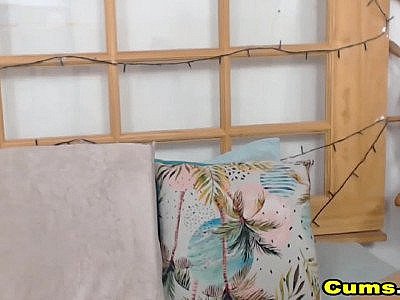 Cuty Babe Rides Dildo live