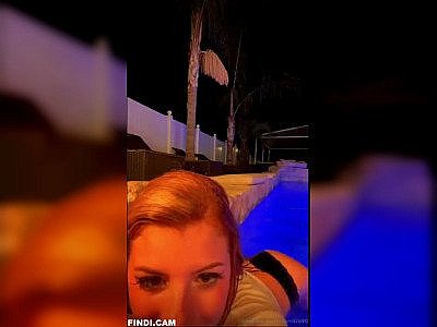 hot blonde chick shows her tits in the pool