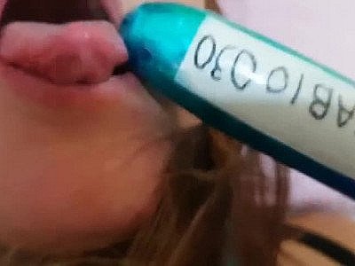 Una bella vacca che gode per me con il suo toy